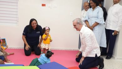 Photo of El presidente Luis Abinader y directora ejecutiva del Inaipi, Xiomara Guante, inauguran el CAIPI República de Colombia