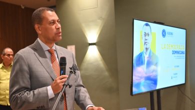 Photo of Academia Club Naco celebró con éxito la conferencia «La evolución de la democracia dominicana» con Guido Gómez Mazara
