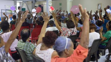 Photo of El centro gratuito donde adultos mayores aprenden guitarra, bailan y reciben atención médica