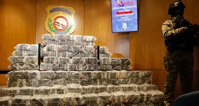 Photo of Ocupan 555 paquetes de presunta cocaína en Baní; investigan posible vínculo con alijo de Pedernales