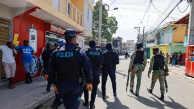 Photo of Bajo vigilancia policial y reclamos de justicia, velan a mellizos abatidos en Mendoza